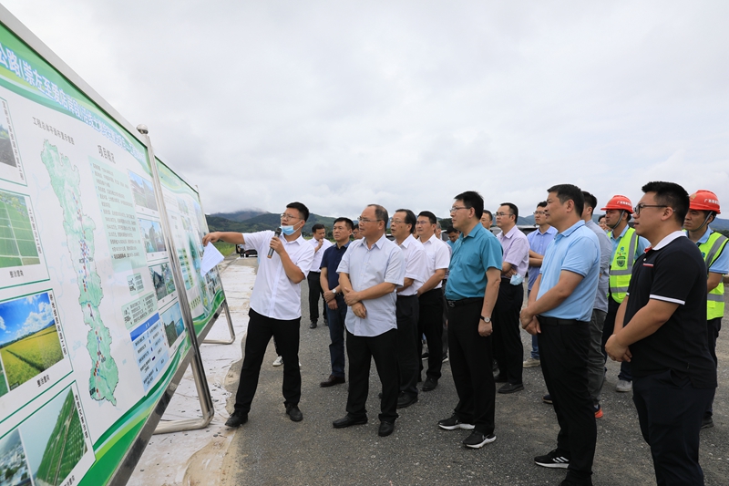 1.查看崇愛高速公路沿線土地綜合整治試點(diǎn)項(xiàng)目介紹(1).JPG
